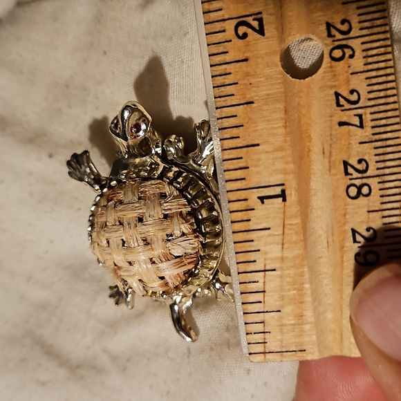 Vintage locket turtle brooch - Picture 11 of 11